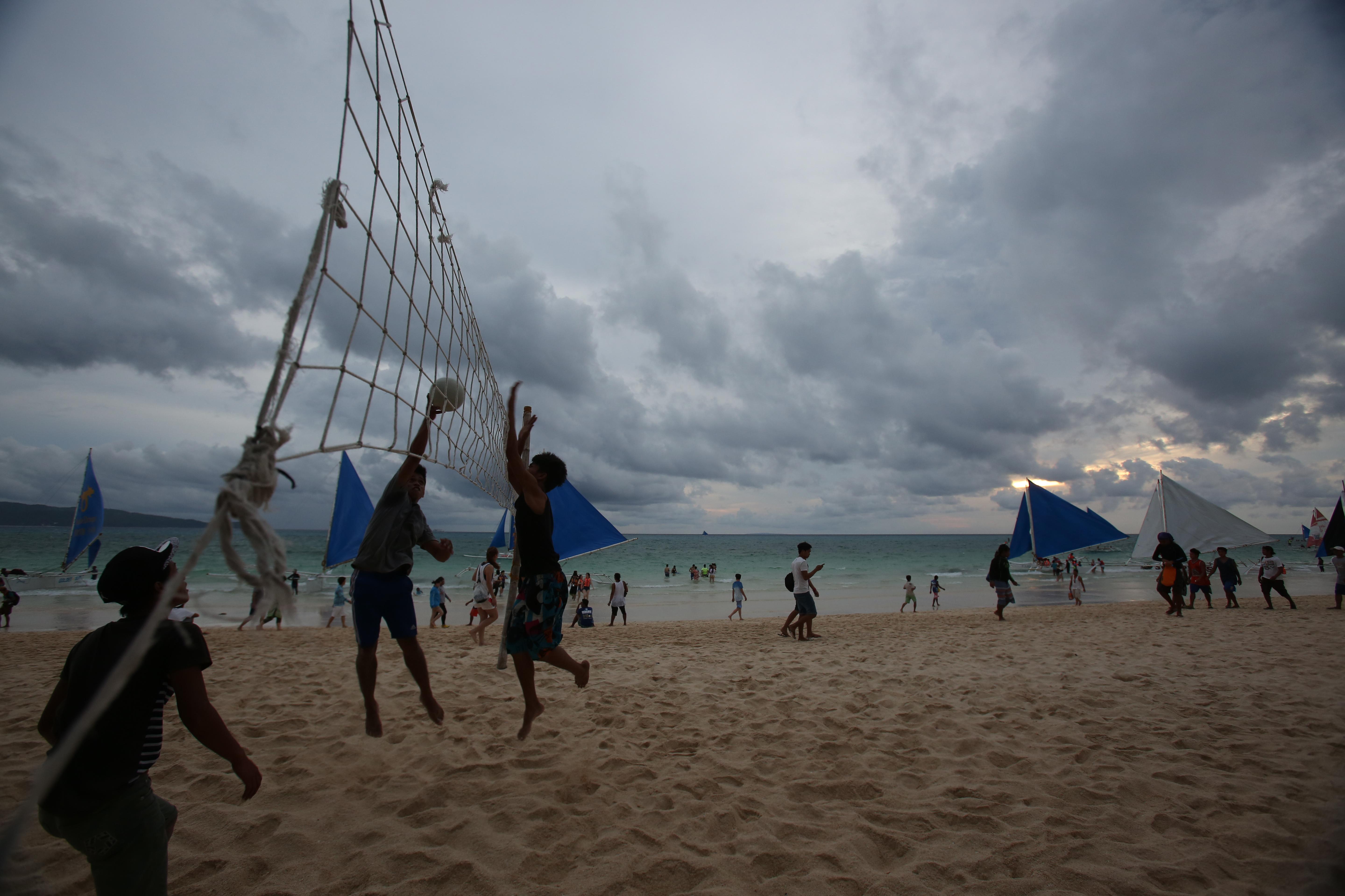 Crown Regency Beach Resort Manoc-Manoc Exterior photo